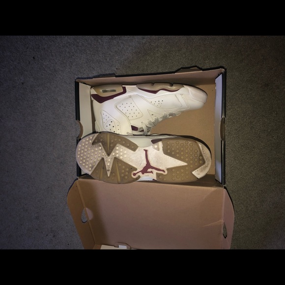 Jordan 6 Retro Maroons - Picture 2 of 2